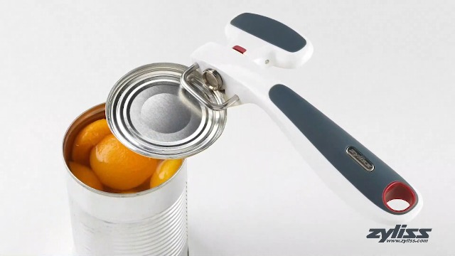 かりんページ Amazon.com: Zyliss Safe Edge Can Opener - Manual Can Opener with